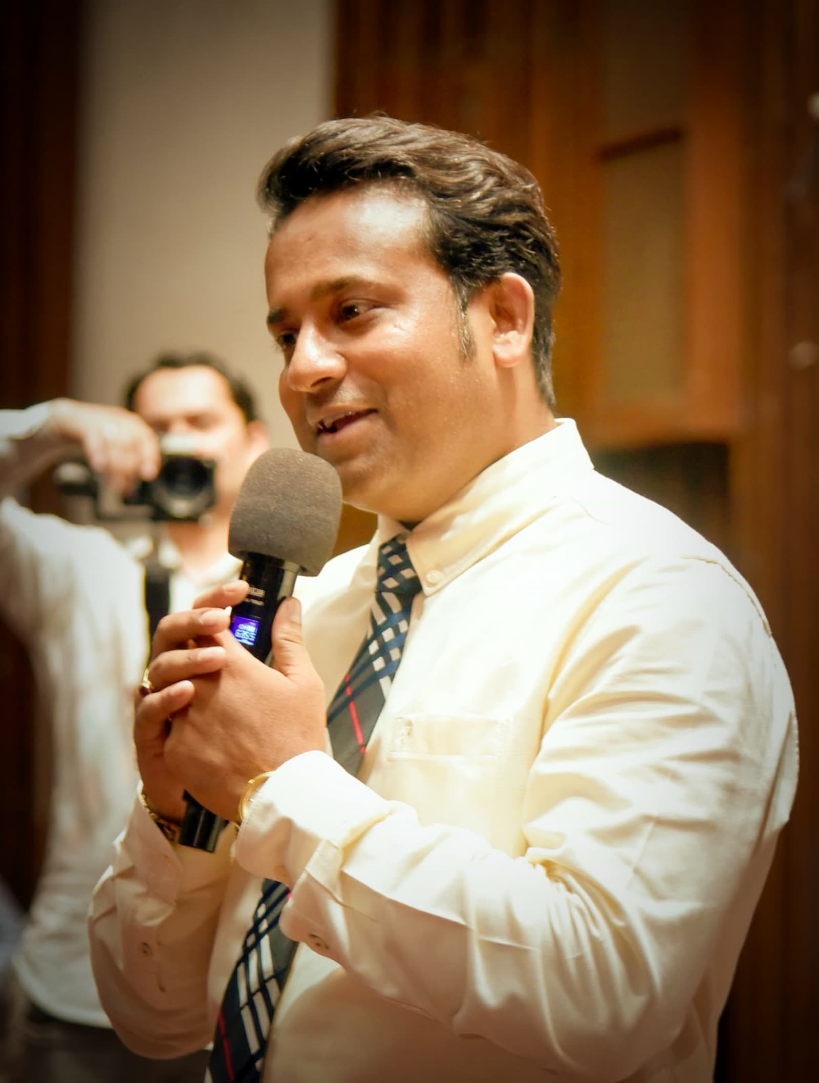 Manoj Chauhan addressing an audience